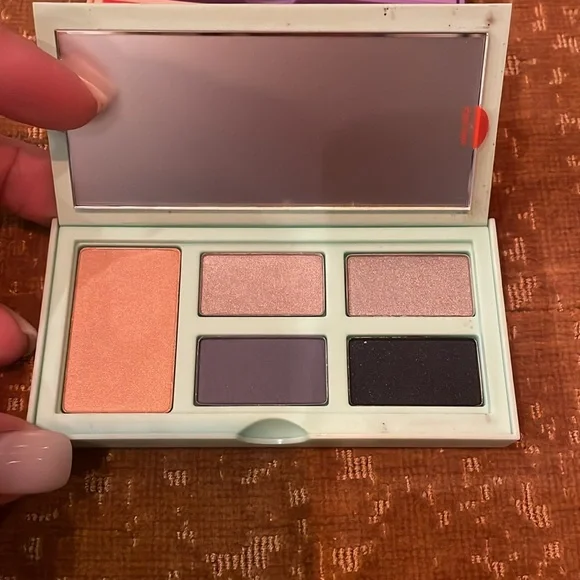 Clinique limited edition eye and cheek palette trio - Picture 4 of 4